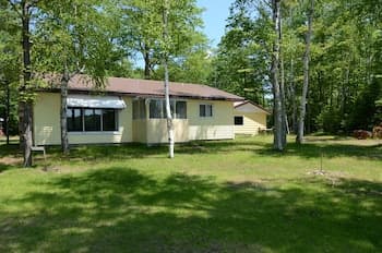 Lakeside Bills Bay Cabin by Redawning