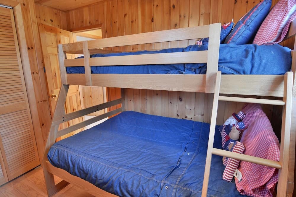 Sunset Shores 3 Bedroom Hotel Room by Redawning