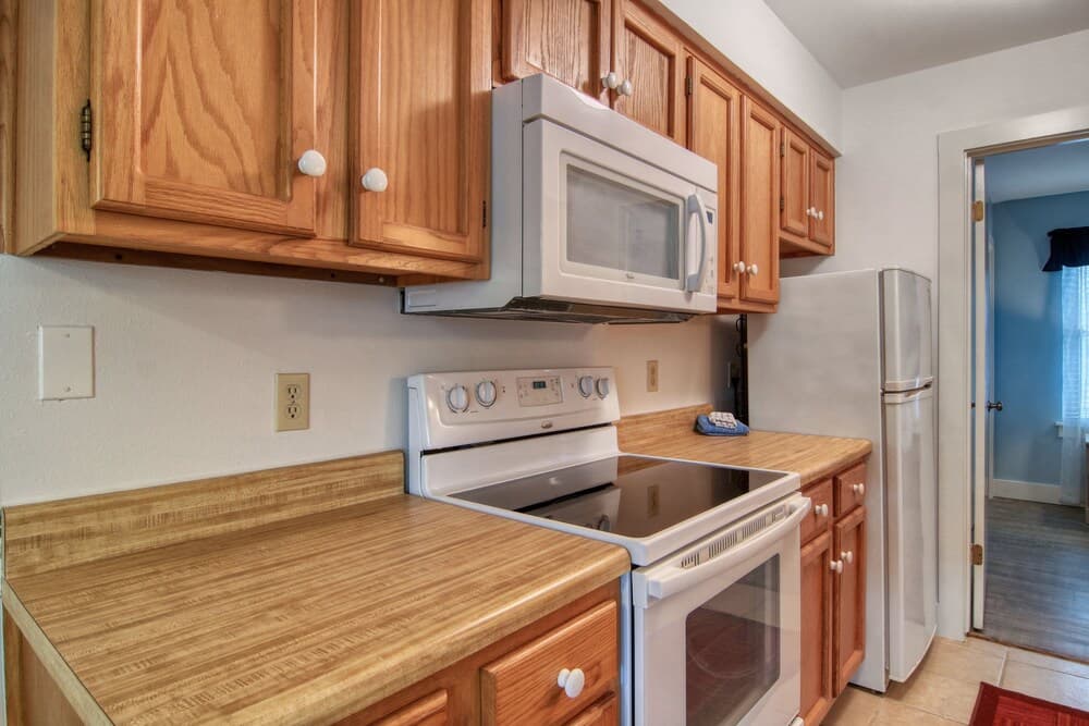 Courtyard #225 1 Bedroom Condo by Redawning