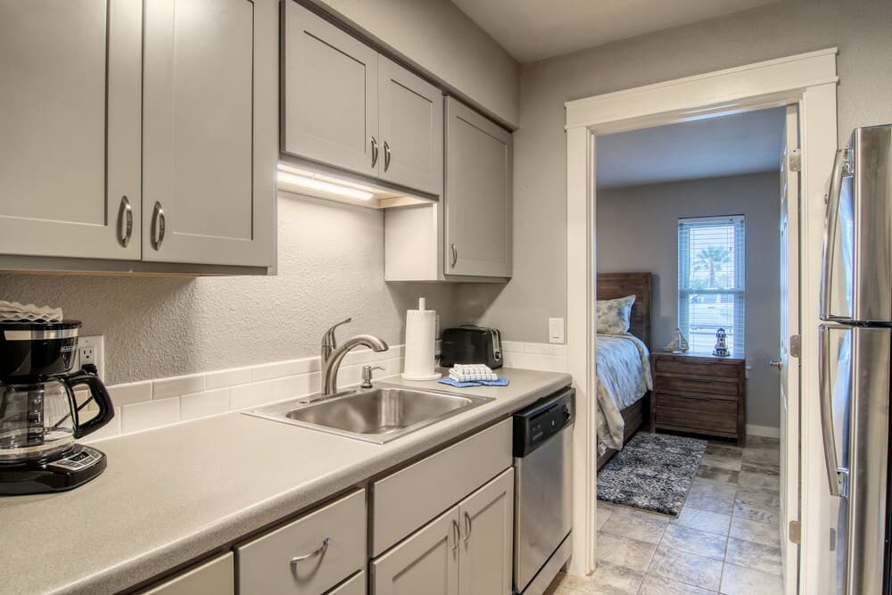 Courtyard #119 1 Bedroom Condo by Redawning