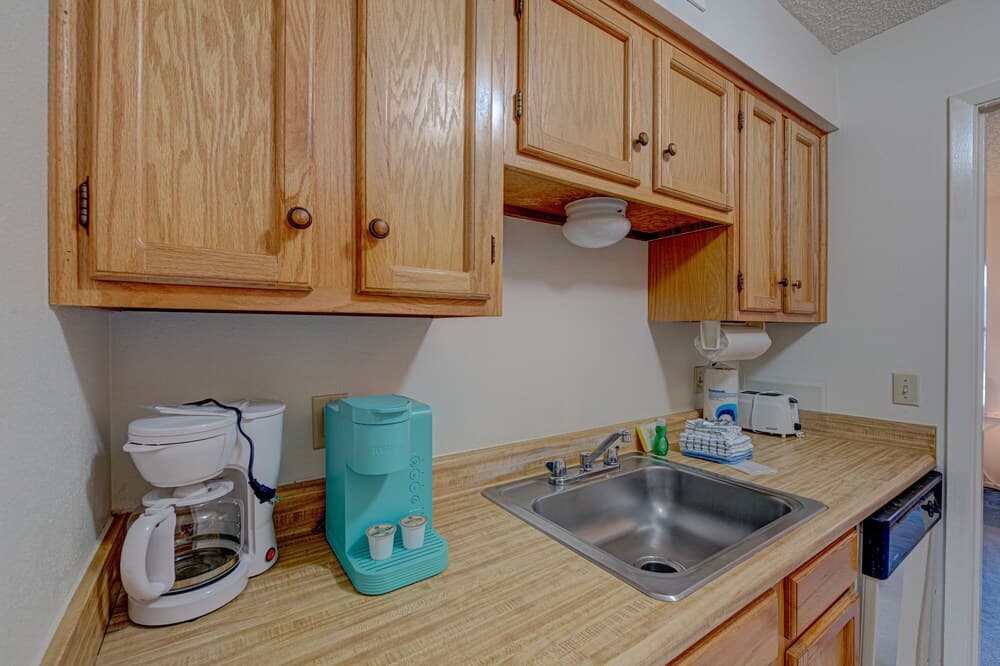 Courtyard #203 1 Bedroom Condo by Redawning