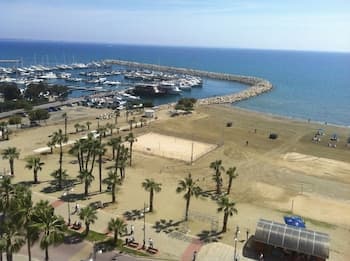 Finikoudes Luxury Apartments