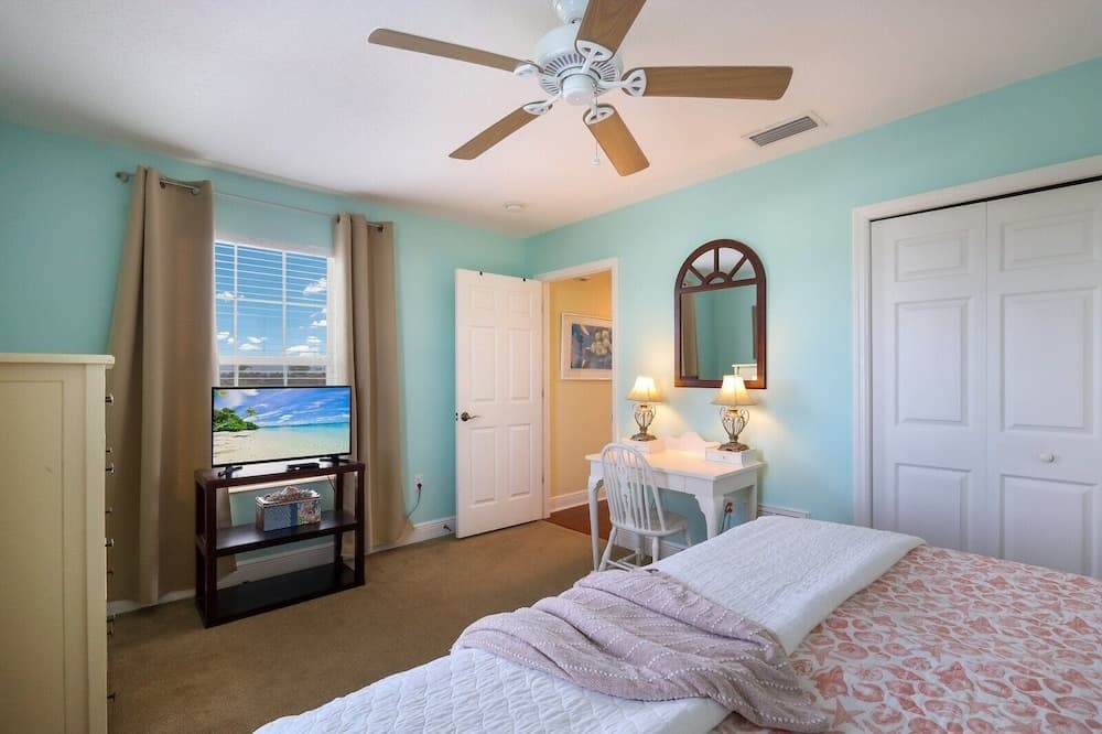 Sunkissed 3 Bedroom Townhouse by RedAwning