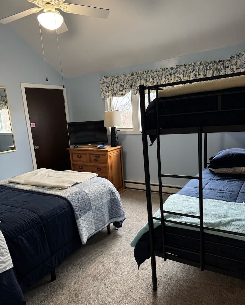 Briarcliff C_11 3 Bedroom Condo by RedAwning