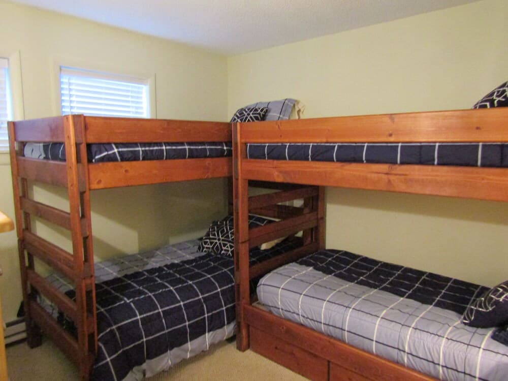 Bee Branch 13 3 Bedroom Condo by Redawning