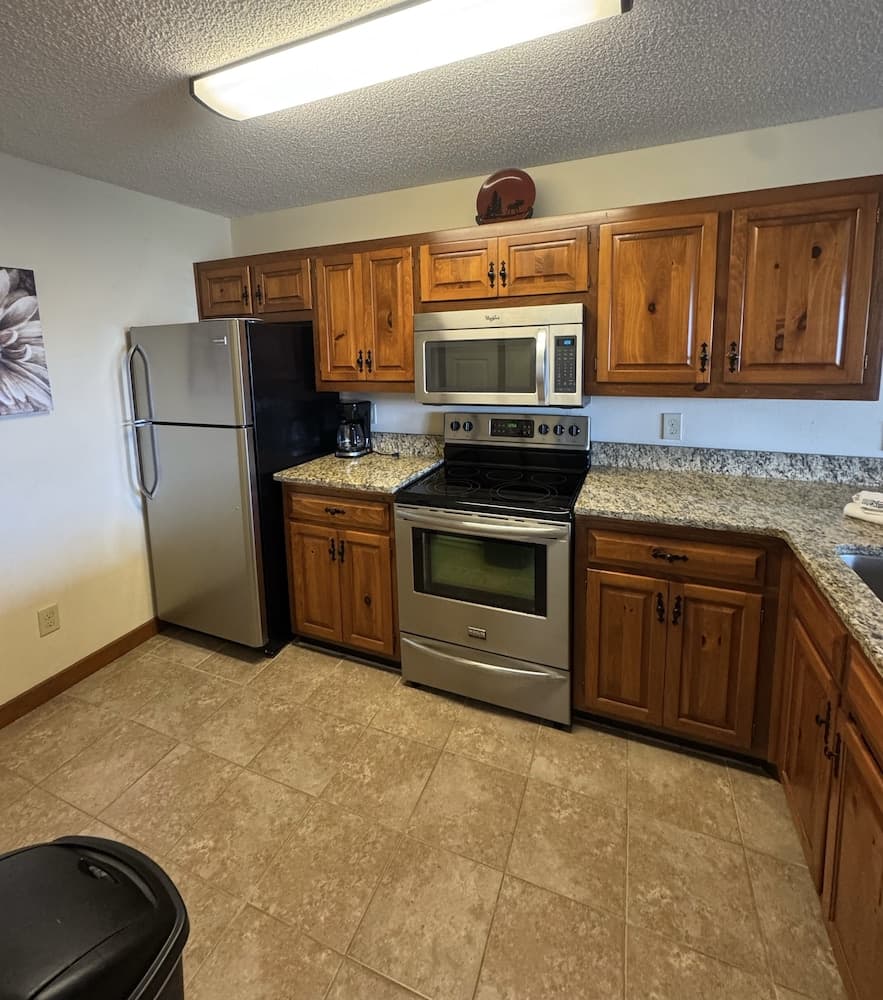 The Crest 200-j 1 Bedroom Condo by RedAwning