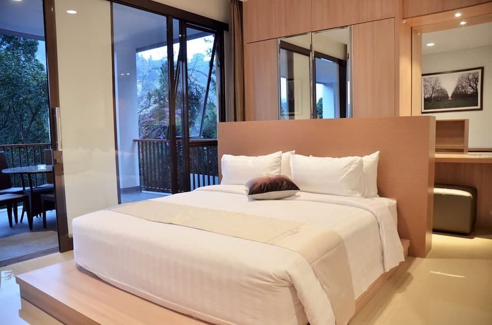 Narwastu hill 6BR villa with pool and movie room