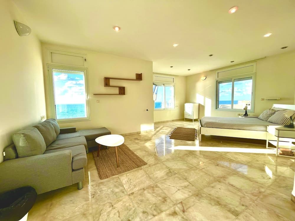 Luxurious Sea View 3BR Pool Spa and Gym