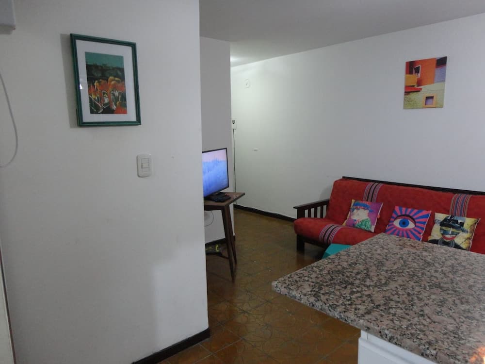 Beautiful Quiet Apartment Near Aristides