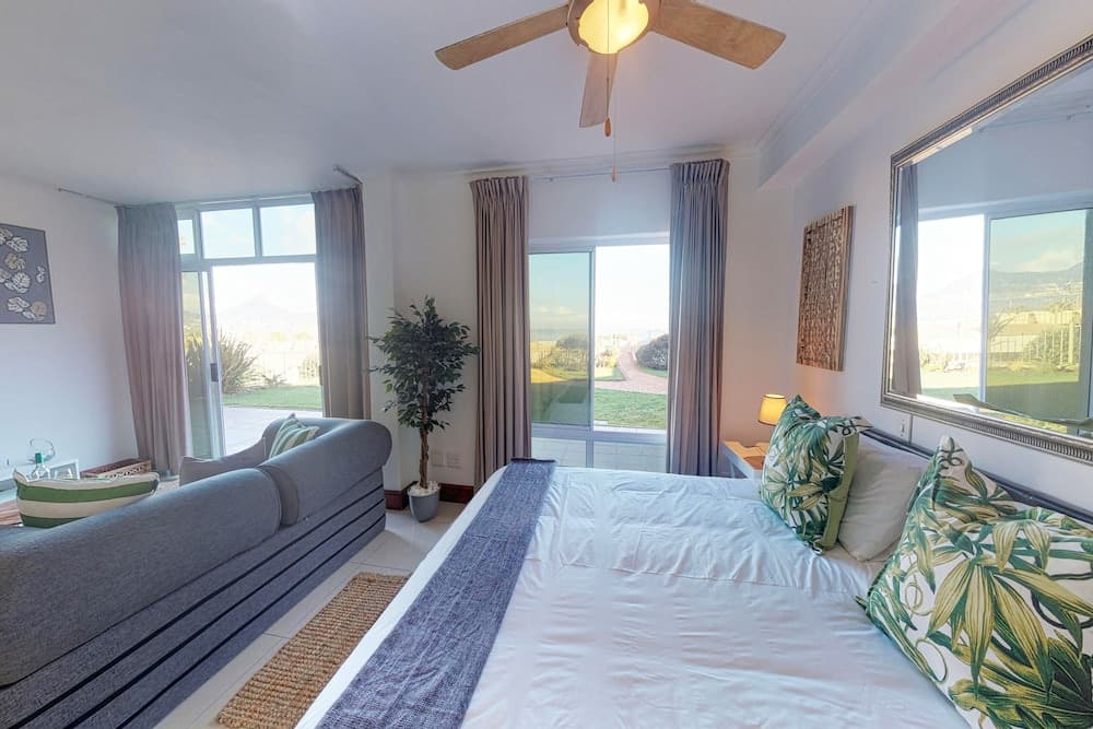 Romantic Beachfront Bachelor