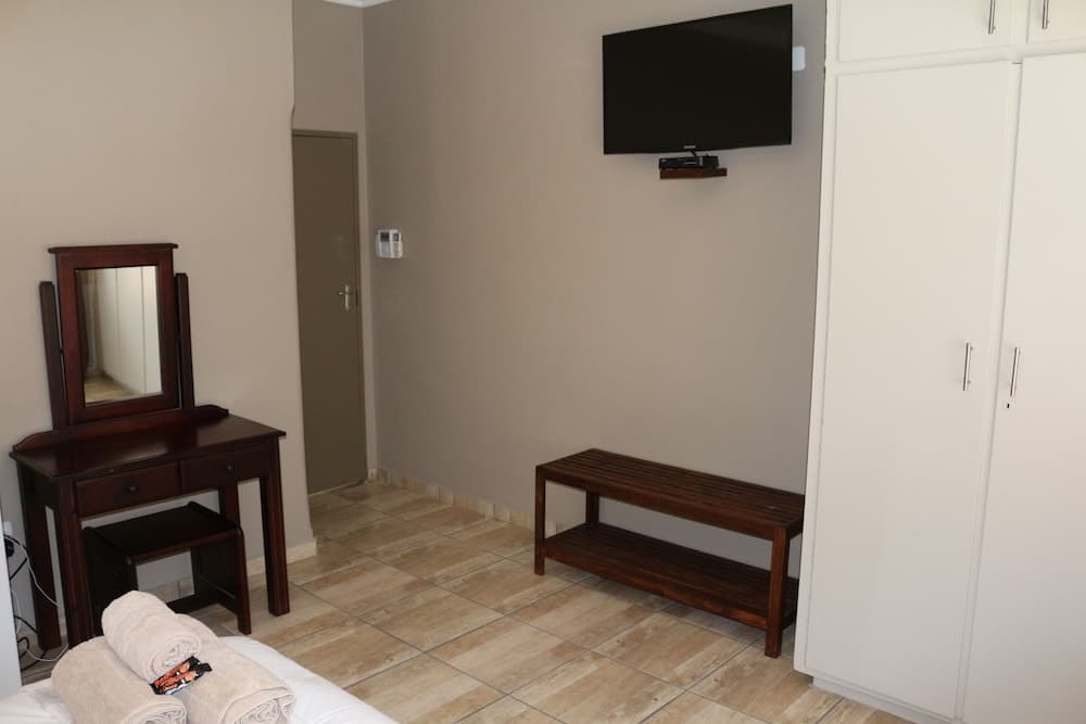 Hummingbirds Nest Guesthouse