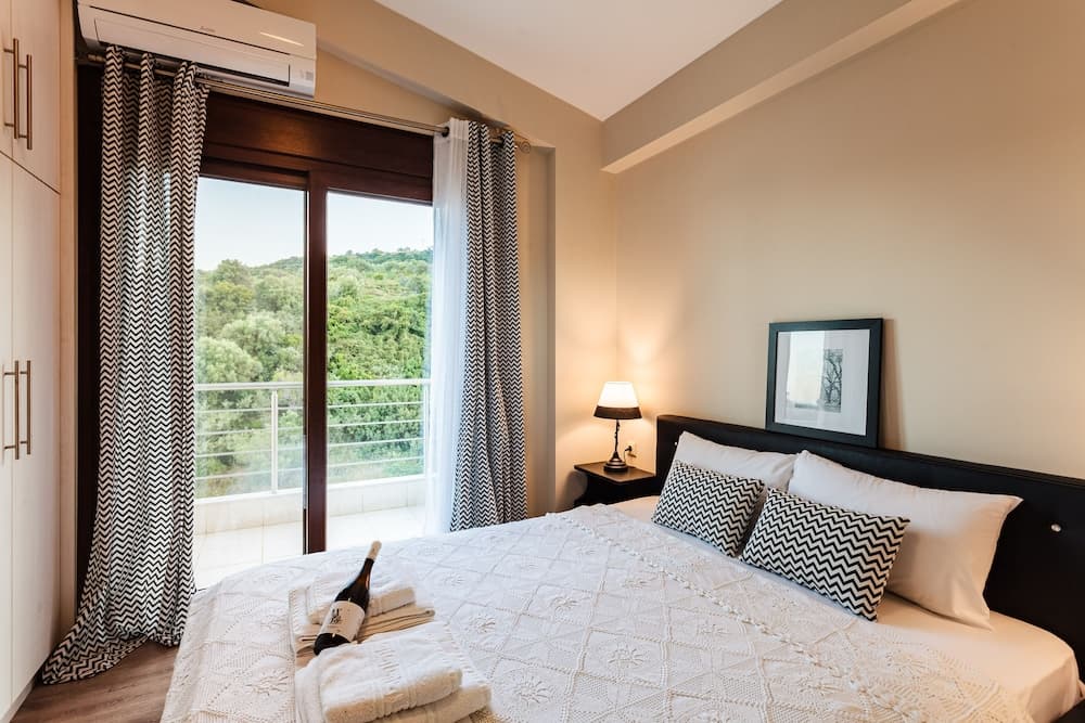 Villa Armonia - Beachfront Majestic Retreat