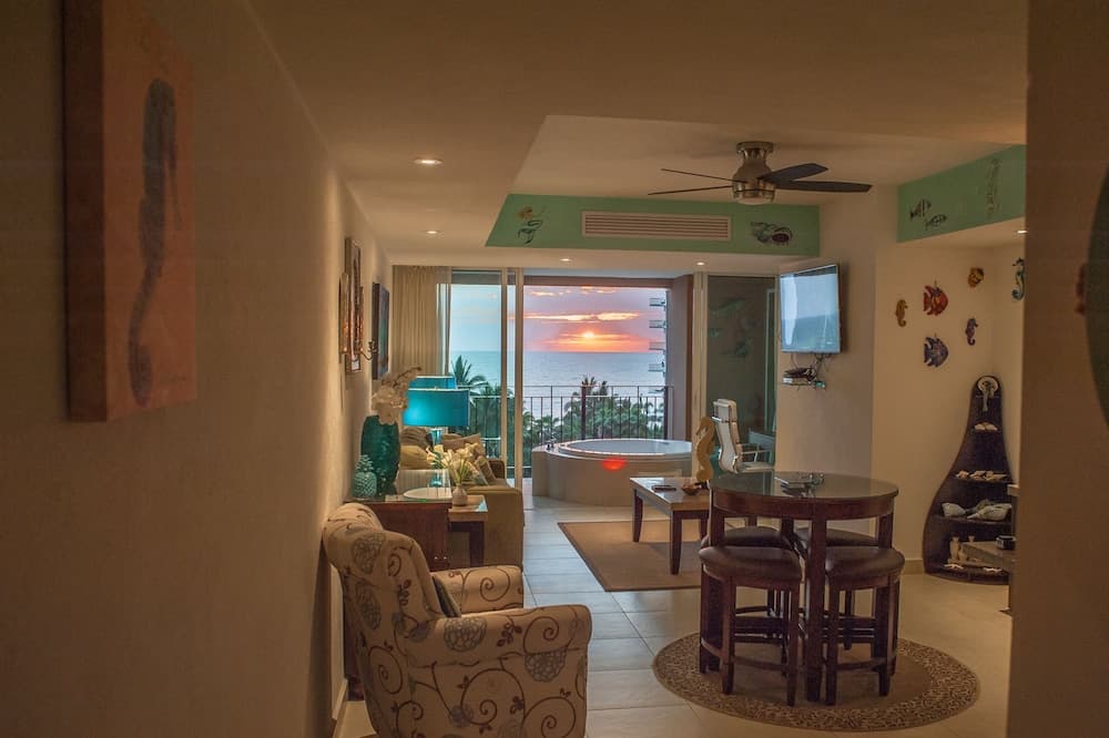 Grand Venetian Condominium