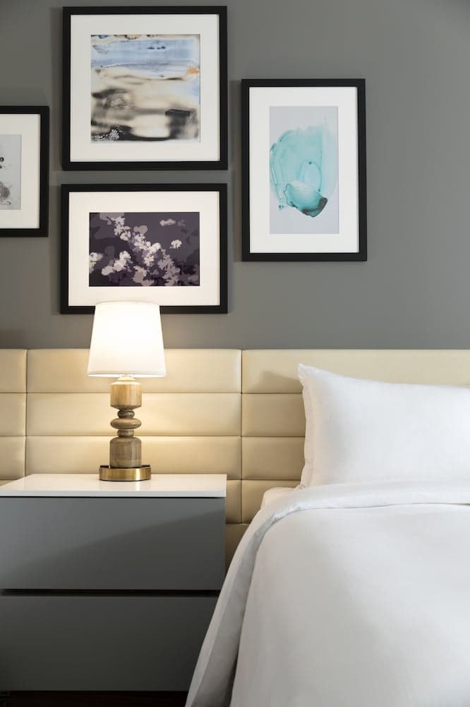 The MC, Autograph Collection