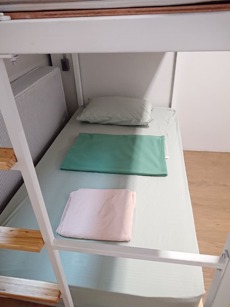 Hybrit Hostel & Cafe