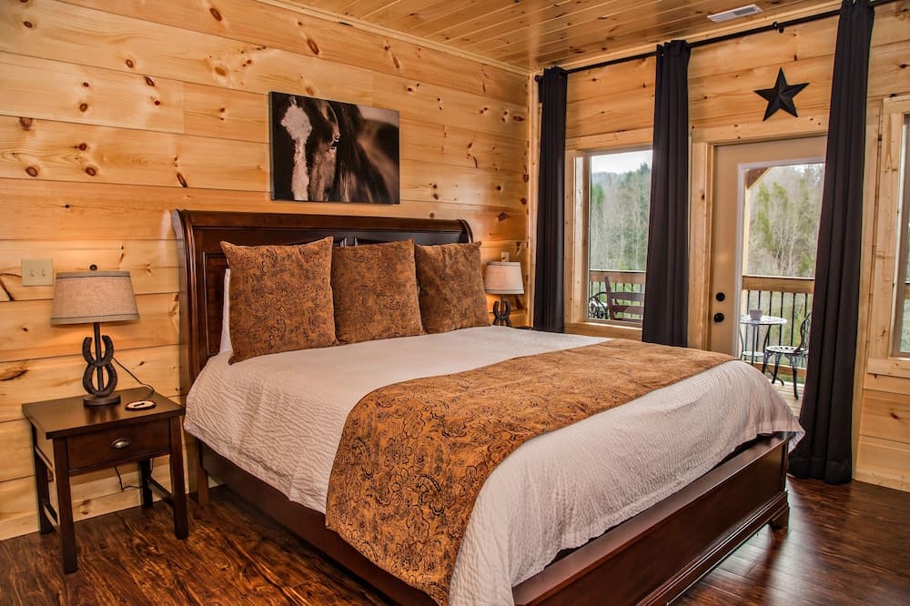 Greenbrier Estate 28 Bedroom Cabin by RedAwning