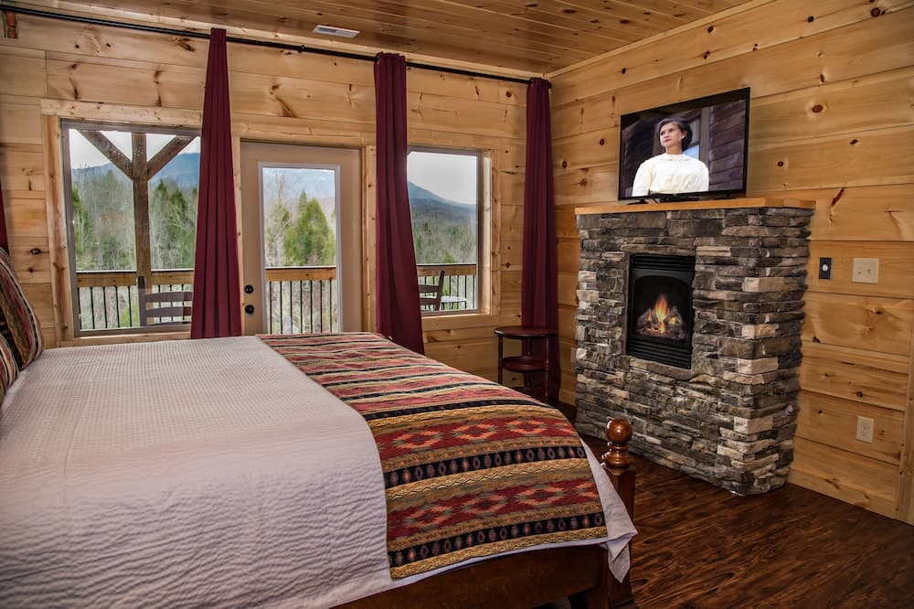 Sycamore Mansion 14 Bedroom Cabin by RedAwning