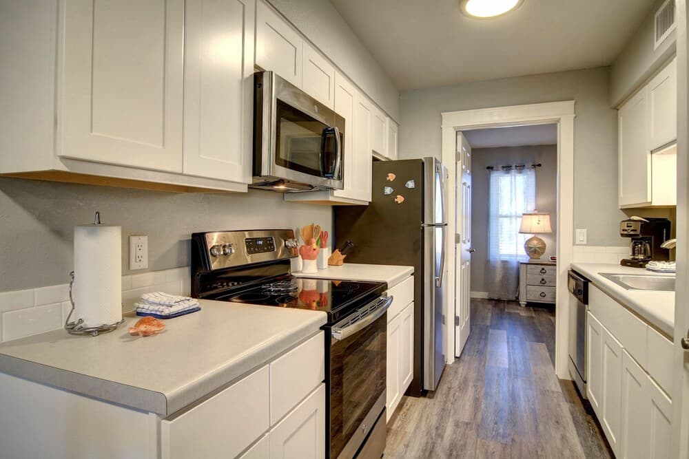 Courtyard #118 1 Bedroom Condo by Redawning