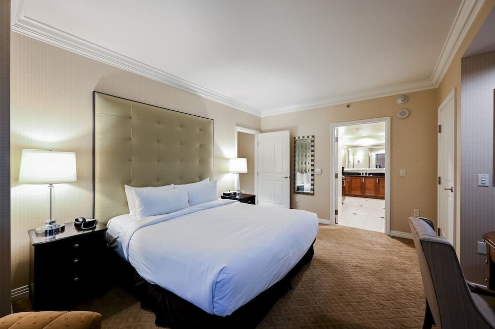 StripViewSuites at Signature