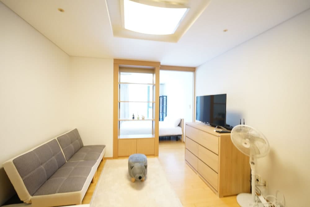 Jamsil Stn & Galleria Palace Apt B