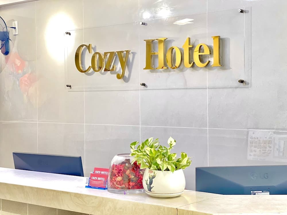 Cozy Hotel - 140 Cong Quynh