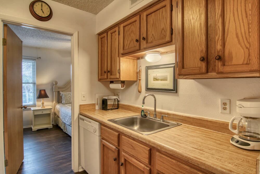 Courtyard #209 1 Bedroom Condo by Redawning