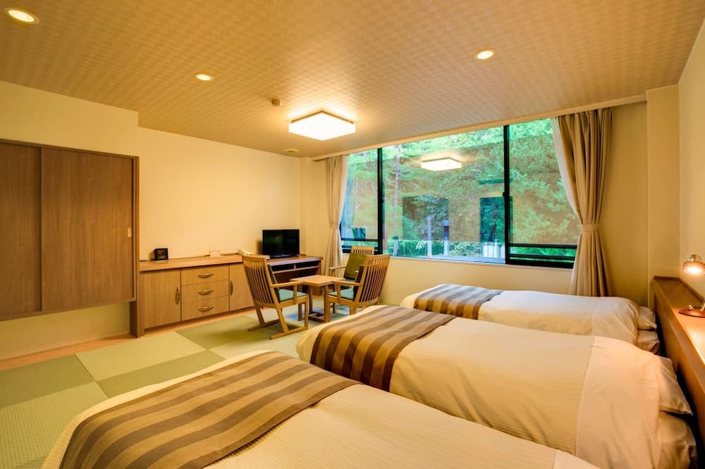 Nikko Toshogu Koyoen