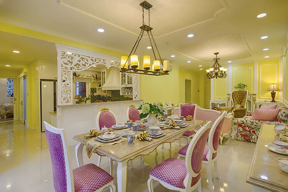 1BR Victorian Apartment River View D7