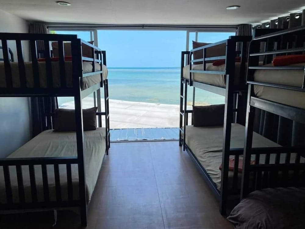 Chill Inn Beach Cafe & Hostel