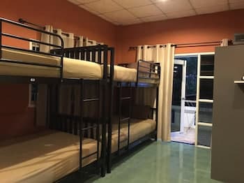 Chill Inn Beach Cafe & Hostel