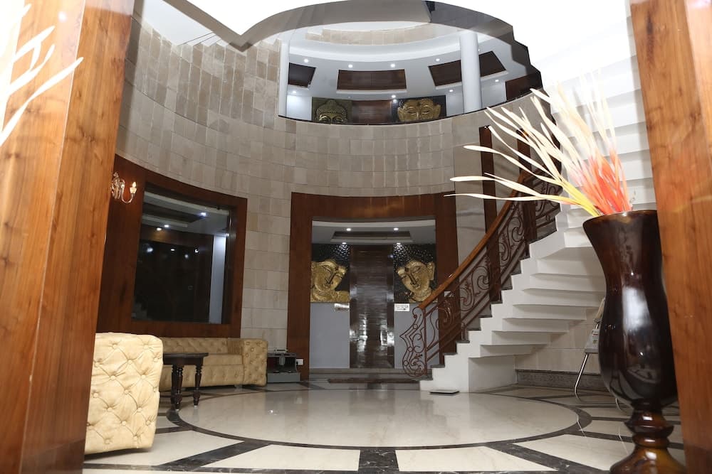 Palette - Silver Castle