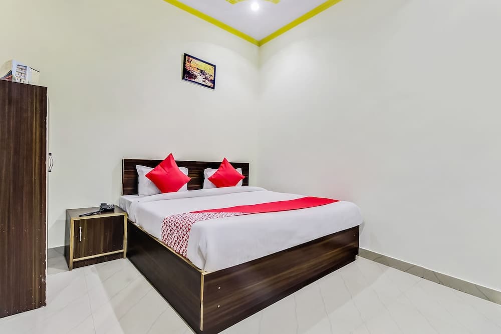 OYO 14219 Hotel Banshi