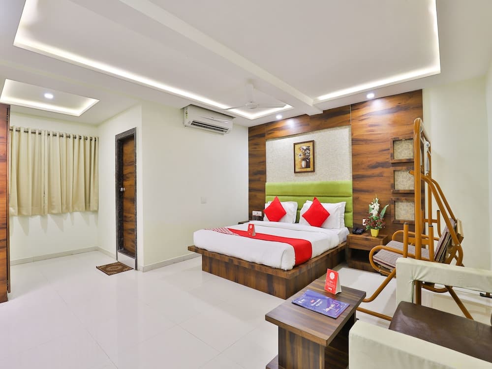 OYO 15378 Ratna Palace