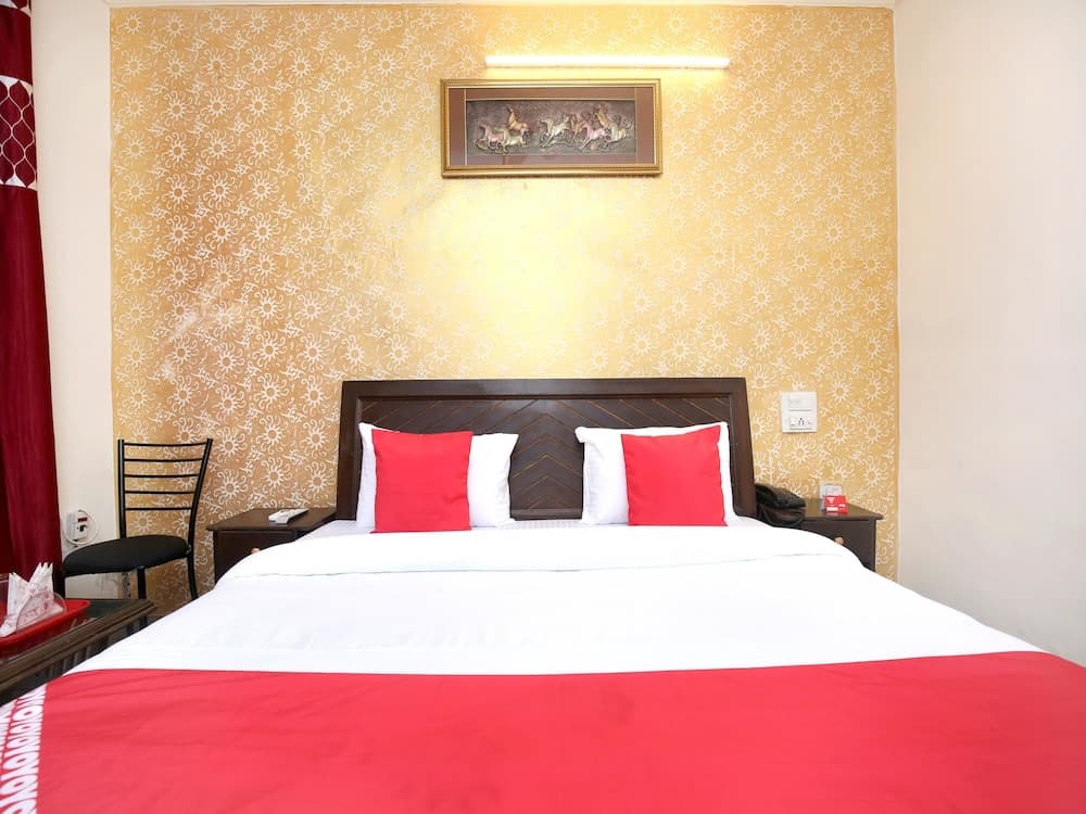 OYO 15772 Hotel Regal Plaza