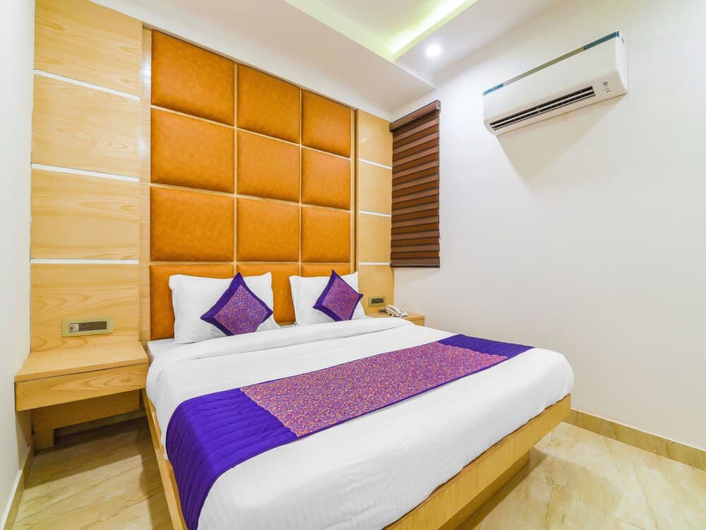 Capital O 16131 Mohit Guest House