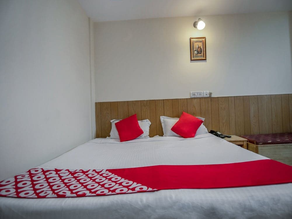 OYO Flagship 15411 pachim vihar metro station