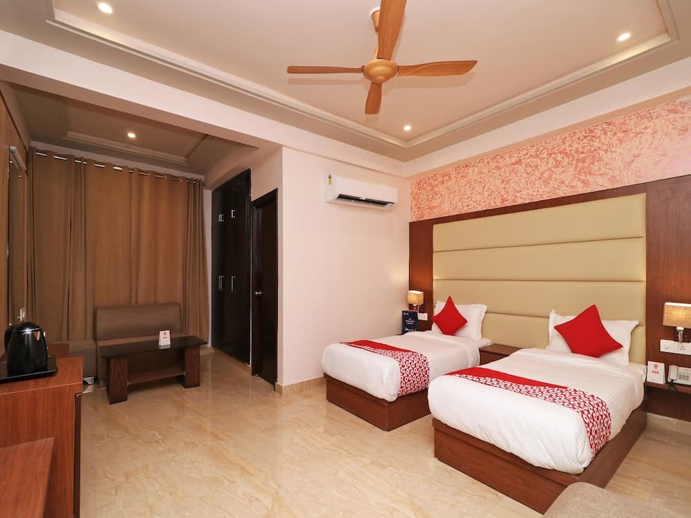 OYO 14766 Pacify Hills