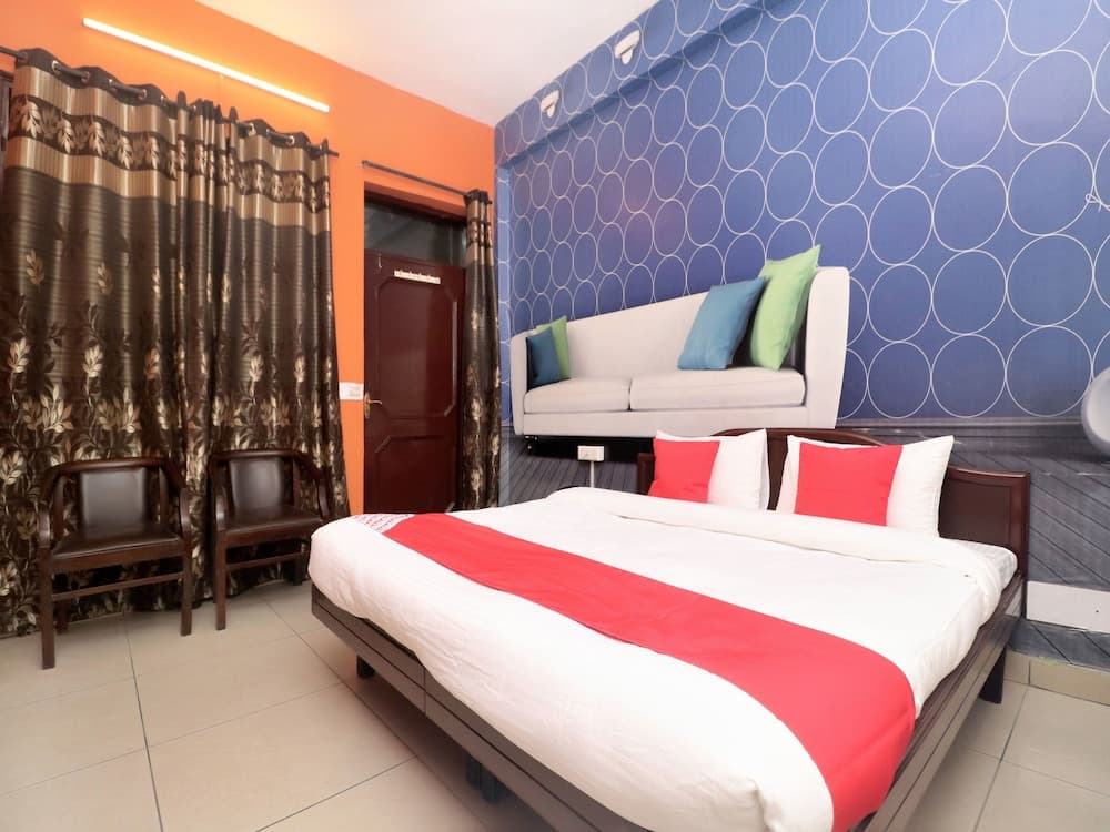 OYO 14876 Hotel Samrat