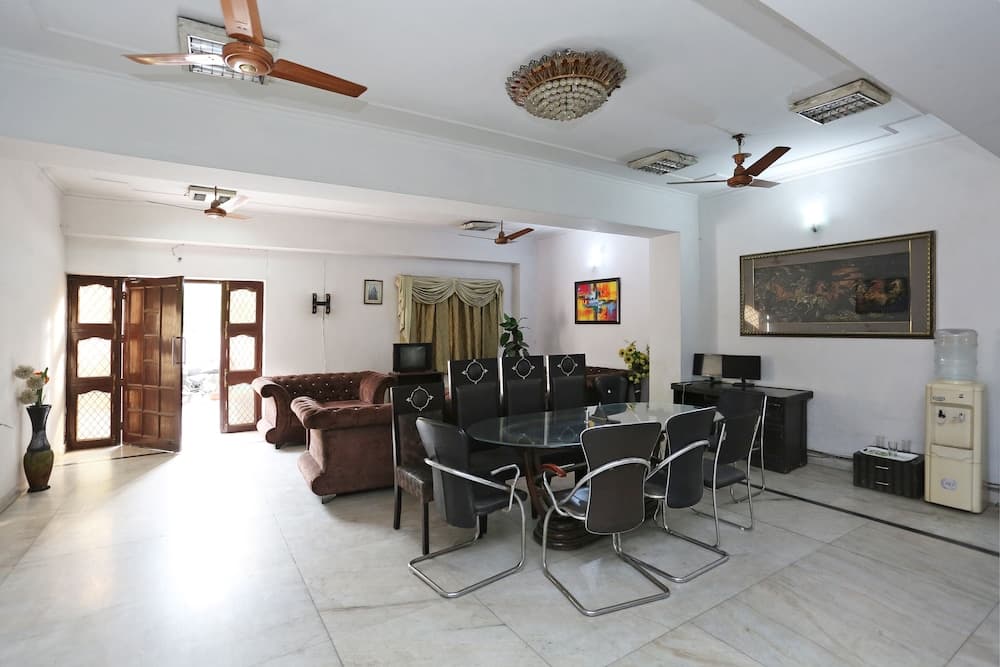 OYO 12805 SUNRISE HOUSE