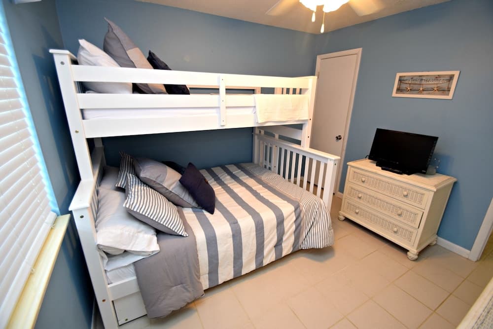 Driftwood Towers 4g 2 Bedroom Condo by Redawning