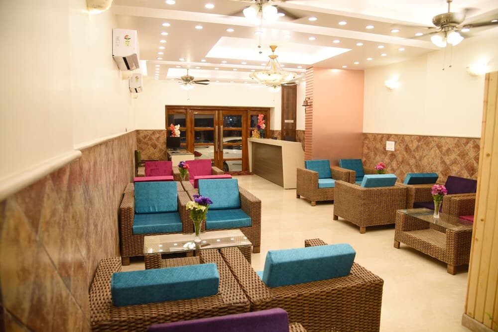 Atlanta at New Delhi Train Station