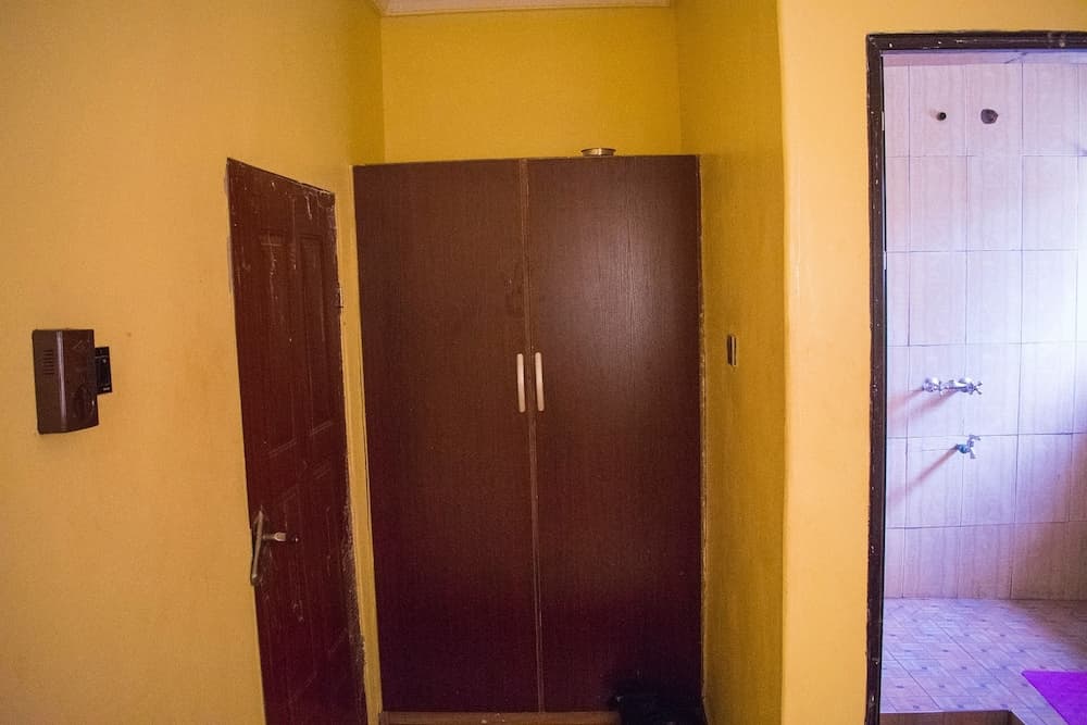 De Royal Hotel and Suites