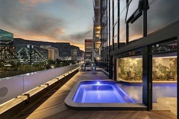 The Onyx Apartment Hotel by NEWMARK