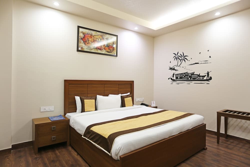 OYO TOWNHOUSE 460 H C Grand