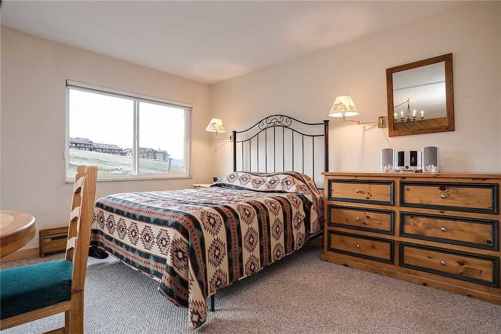 Storm Meadows 300-400 at Christie Base