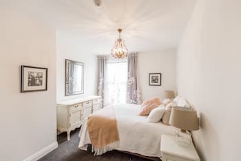 Provincial Apartment 2