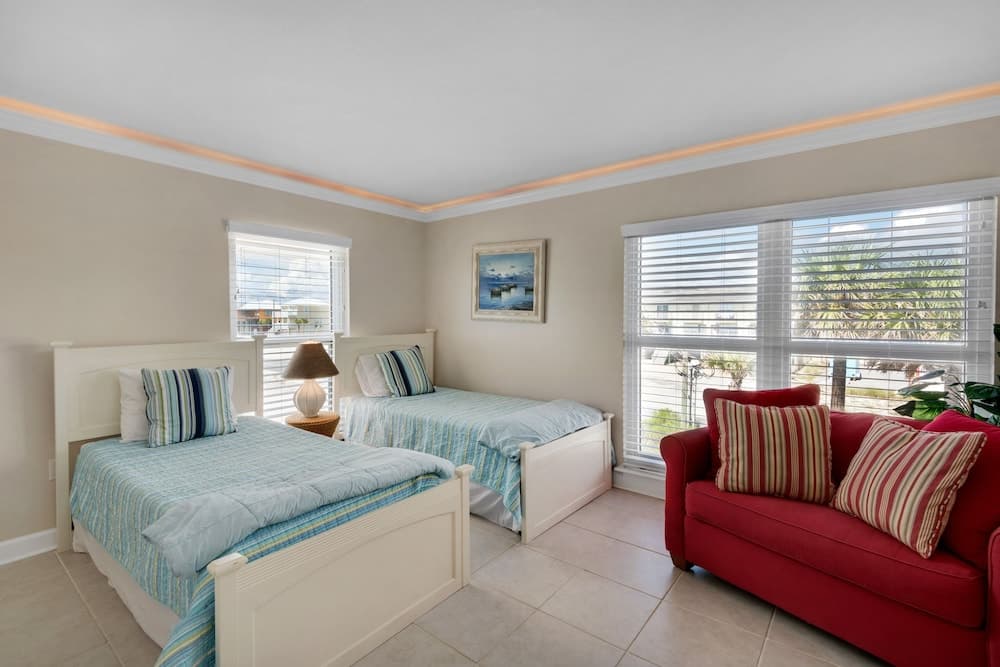 Sea Oats 4 Bedroom Condo by RedAwning