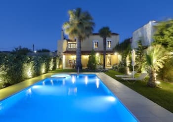 Castello Villa Daphnes - Private Pool & Whirlpool