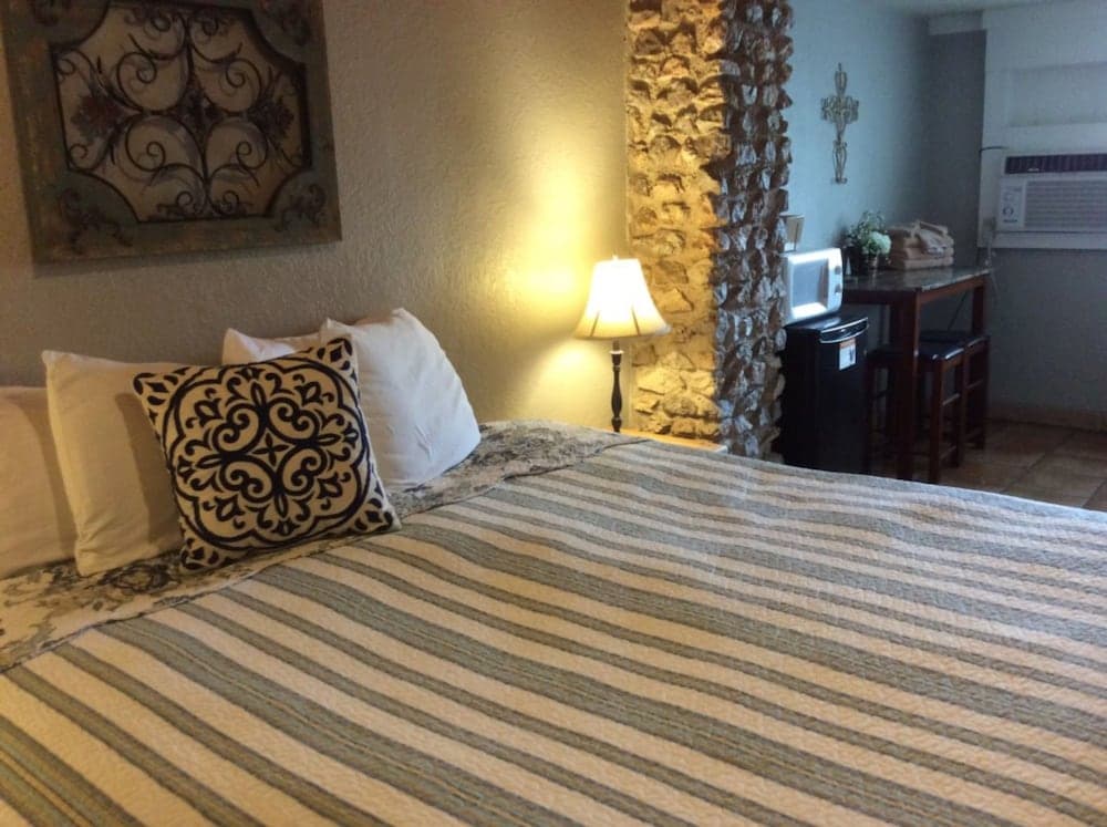 The Leakey Inn by CMD