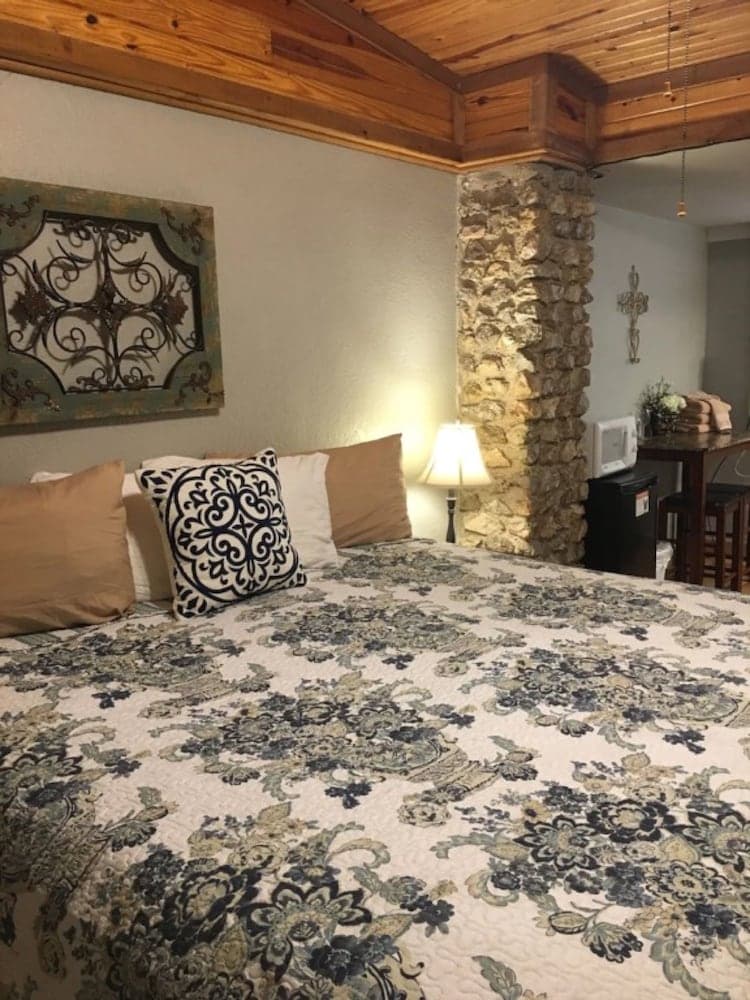 The Leakey Inn by CMD